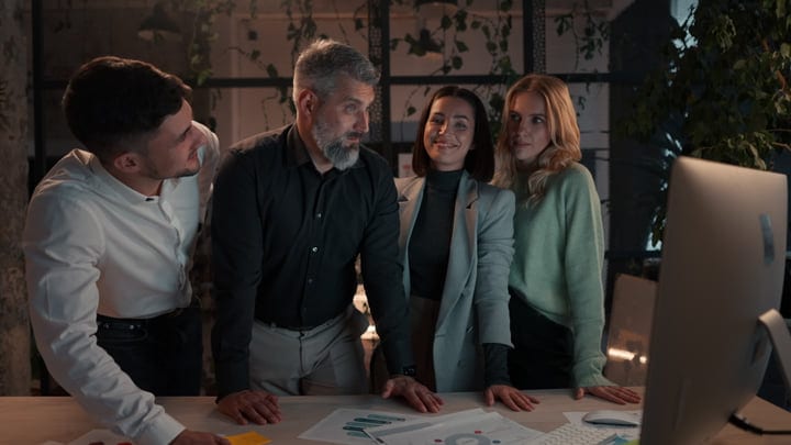 Team Collaboration Illuminates the Office with Ideas