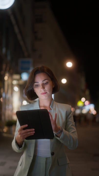 Focused Businesswoman Navigating Vienna's Night Streets
