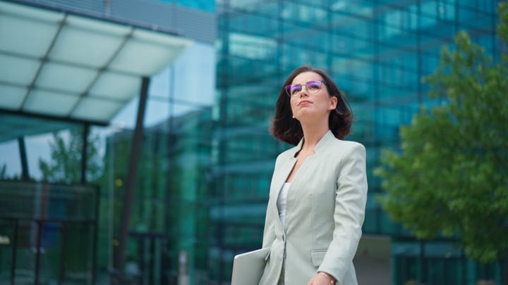 Confident Businesswoman Strolls Through Vienna's Modern Architecture