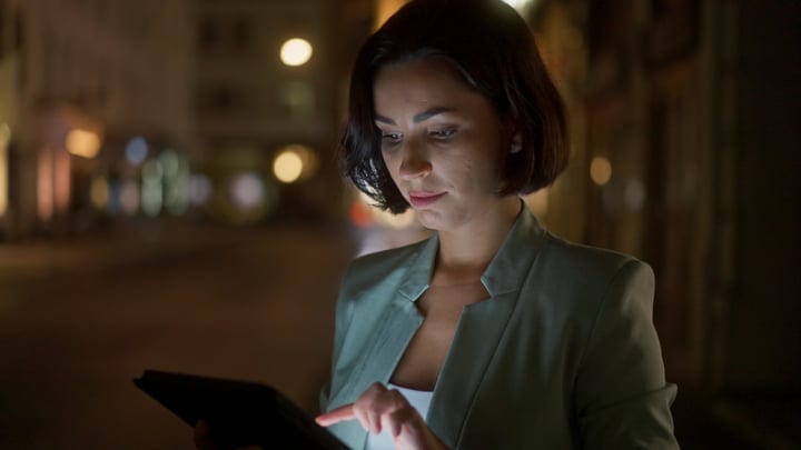 Vienna's Night Illuminates A Businesswoman's Digital Journey