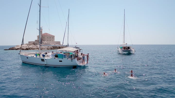 Sailing Adventures In Turquoise Bay With Friends