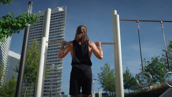 Urban Fitness Enthusiast Embraces the Cityscape Challenge