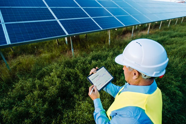 Engineer Analyzes Solar Panel Data Under Clear Skies
