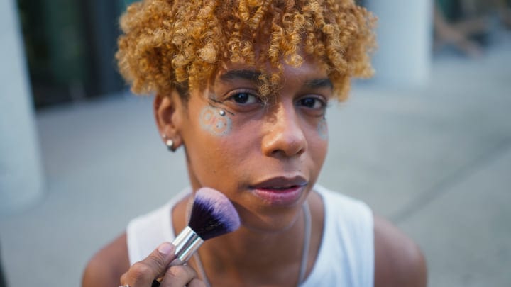 Youthful Expression With a Makeup Brush in NYC Streets