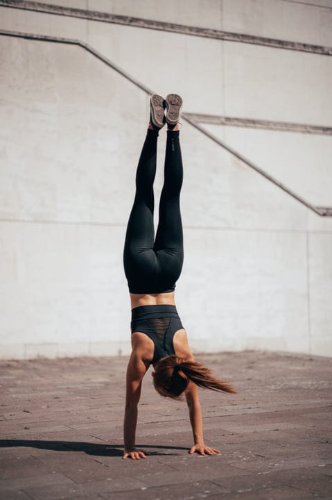 Urban Athlete Defies Gravity With a Handstand