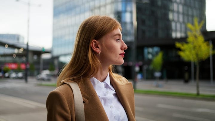 Confident Businesswoman Navigates Vienna's Bustling Streetscape