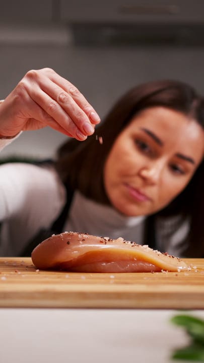 Seasoning Chicken with Care in a Home Kitchen