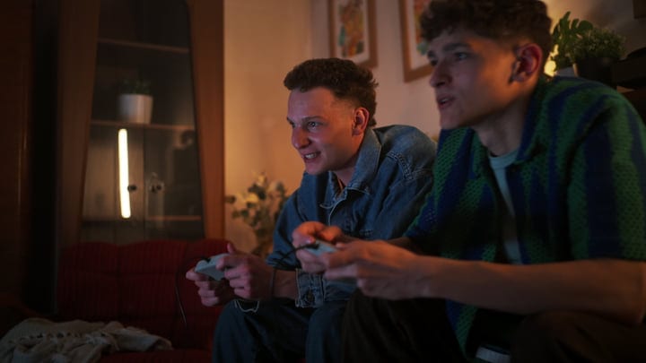 Laughter and Competition Light Up a Cozy Evening