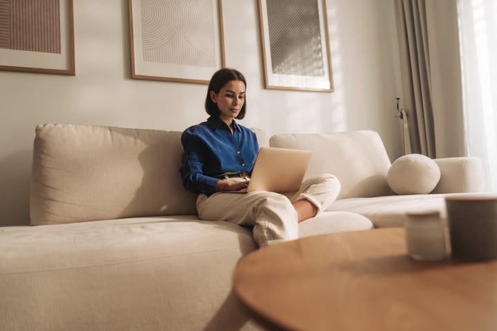 Morning Comfort: A Woman's Tech-Infused Routine