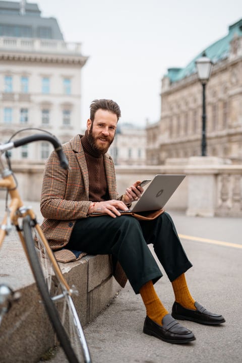 Urban Entrepreneur Finds Focus On City Bench